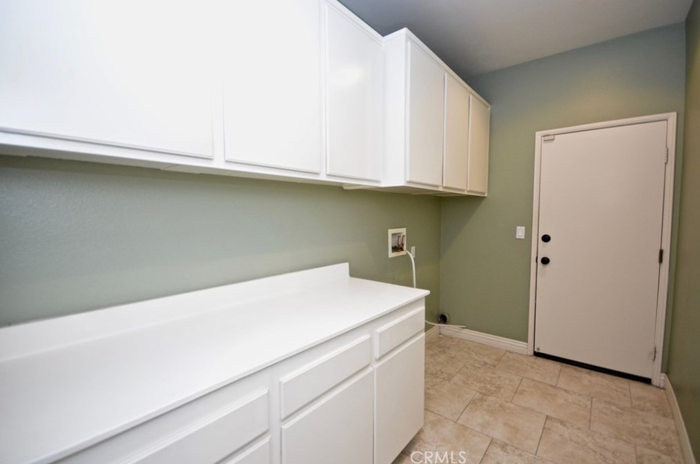 41523 Grand View Dr, Murrieta CA  92562-2251 exterior