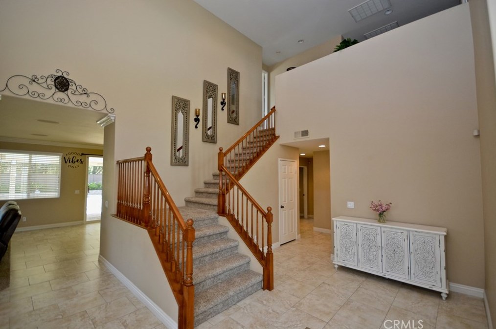 41523 Grand View Dr, Murrieta CA  92562-2251 exterior