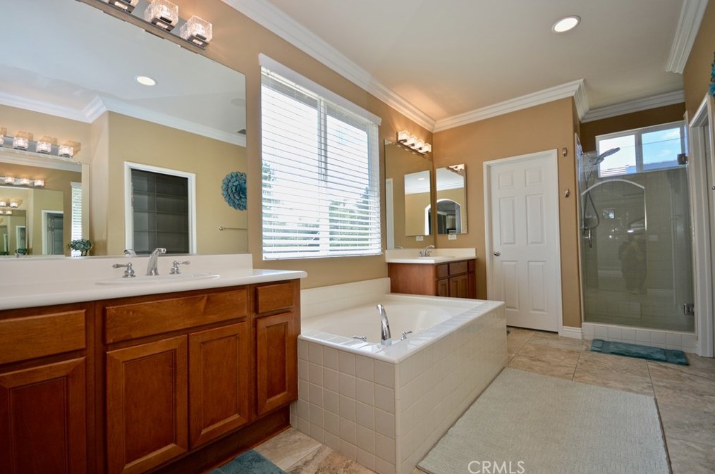 41523 Grand View Dr, Murrieta CA  92562-2251 exterior