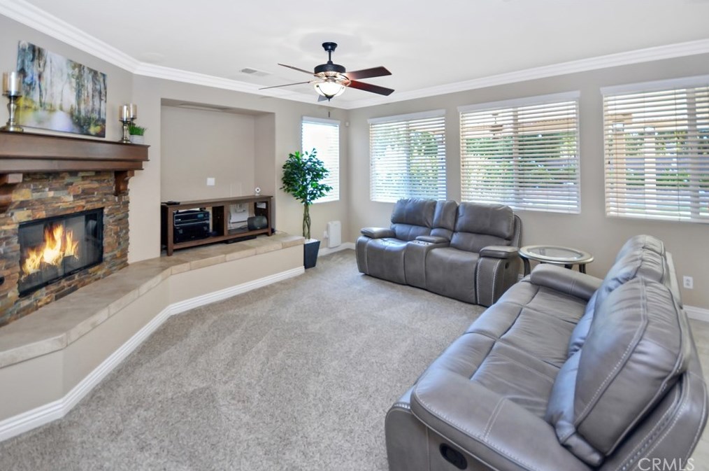 41523 Grand View Dr, Murrieta CA  92562-2251 exterior