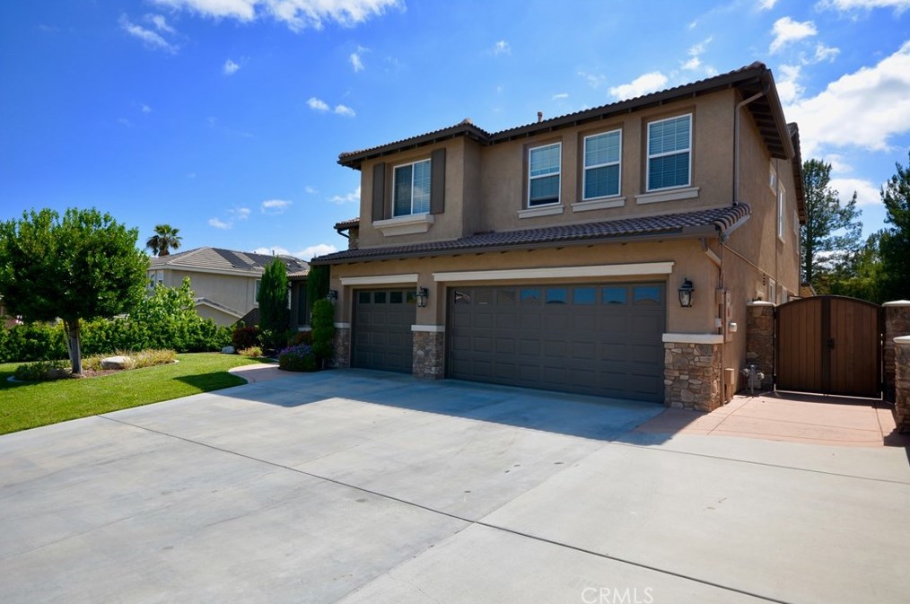 41523 Grand View Dr, Murrieta CA  92562-2251 exterior