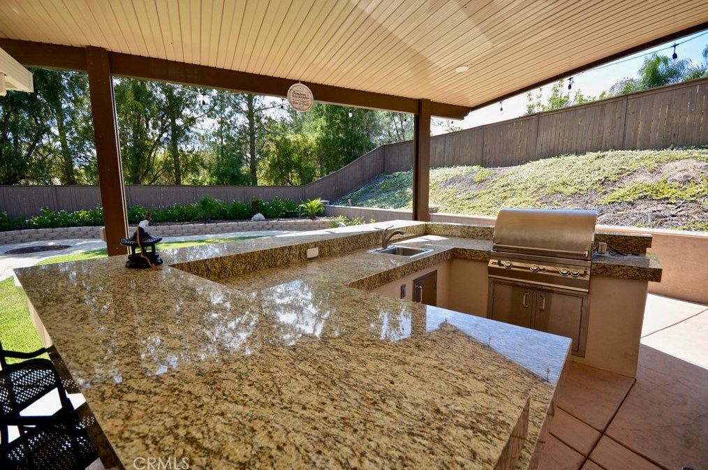 41523 Grand View Dr, Murrieta CA  92562-2251 exterior