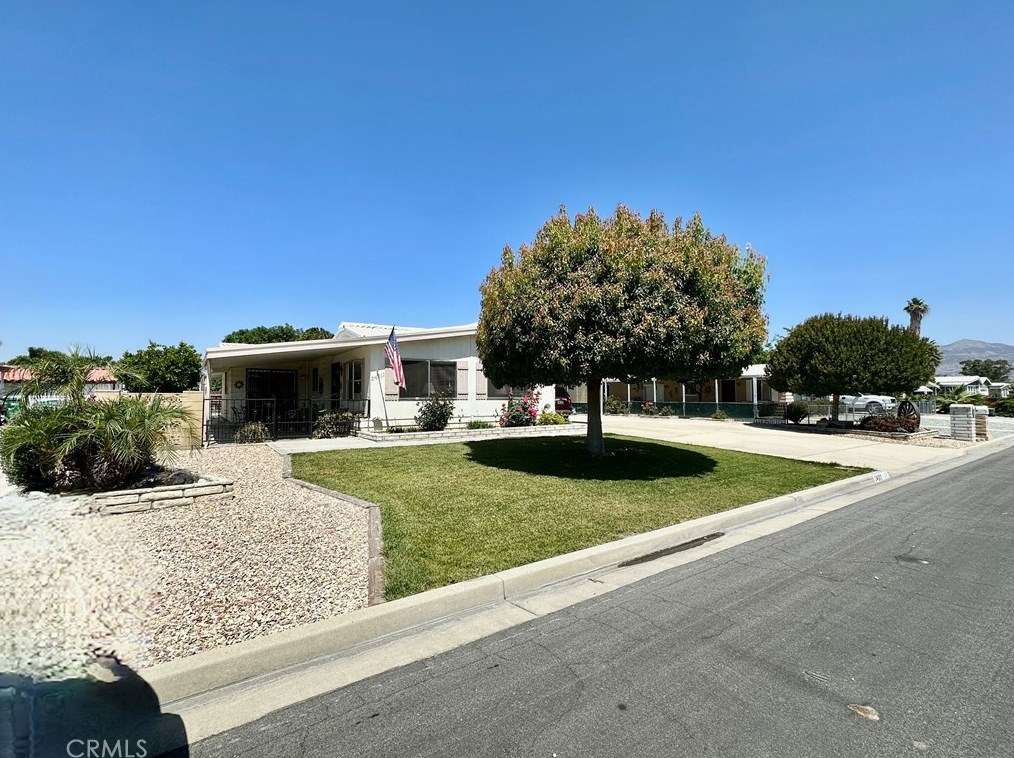 24911 Barnett Dr, Hemet CA  92544-1911 exterior