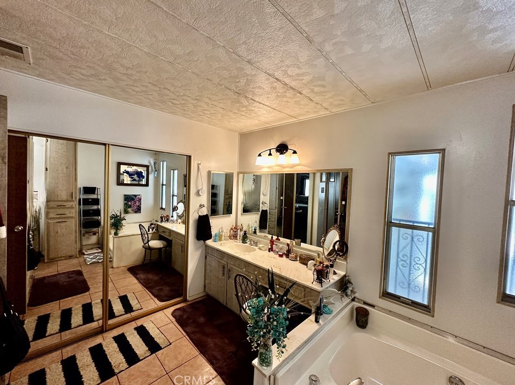 24911 Barnett Dr, Hemet CA  92544-1911 exterior