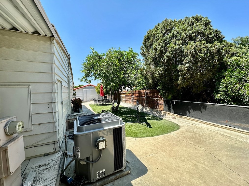 24911 Barnett Dr, Hemet CA  92544-1911 exterior