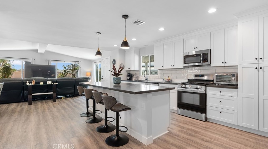 38080 Calle Clavel, Murrieta CA  92563-5643 exterior