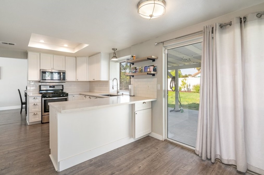 39940 Stacy Ct, Murrieta CA  92563-5396 exterior