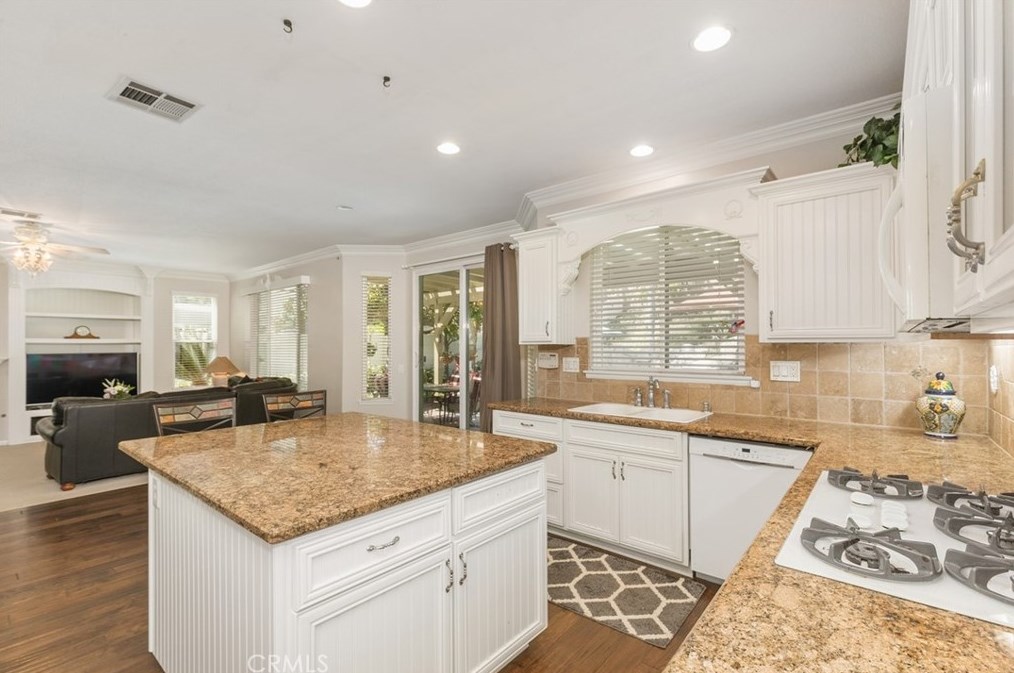 23470 Sycamore Crk Ave, Murrieta CA 92562-6303 exterior