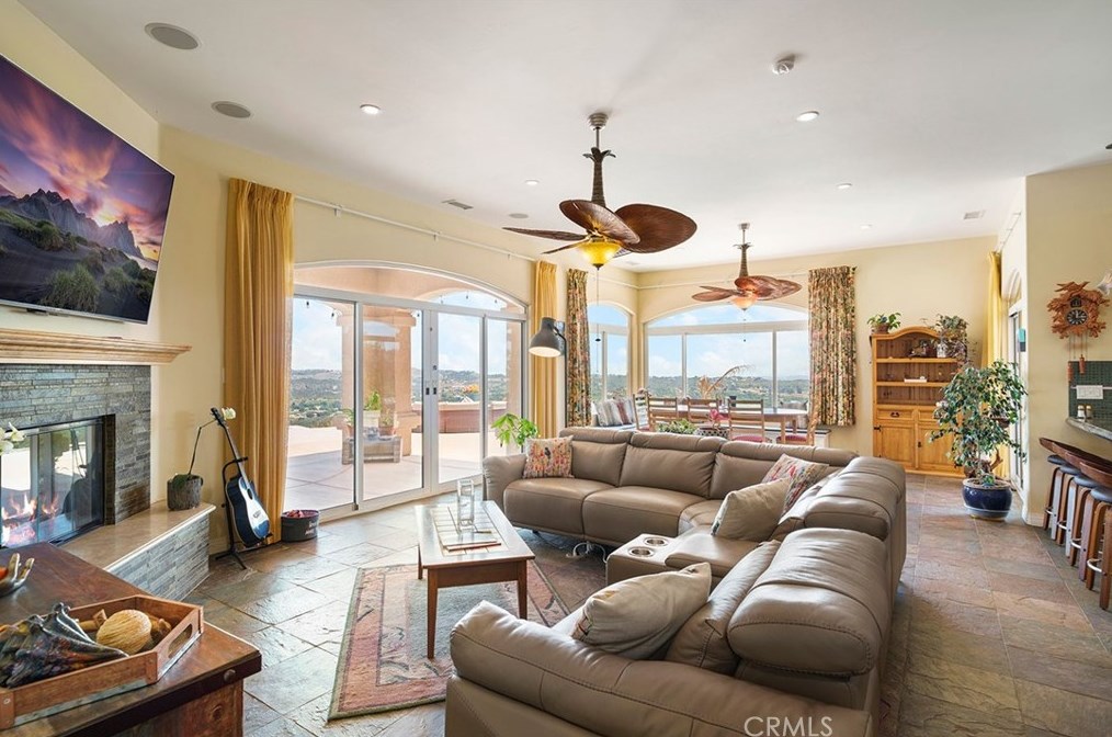 17554 Calle Huerto, Murrieta CA  92562-8745 exterior