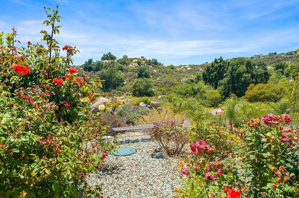 17554 Calle Huerto, Murrieta CA  92562-8745 exterior