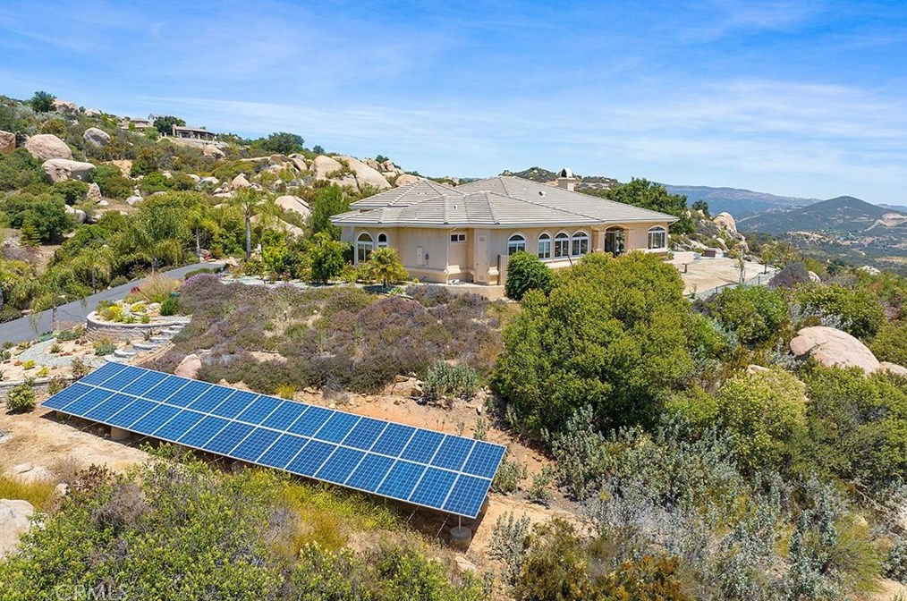 17554 Calle Huerto, Murrieta CA  92562-8745 exterior