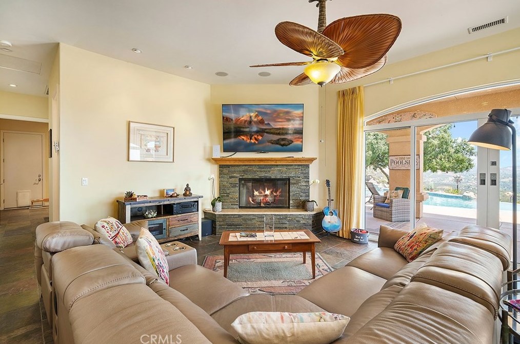 17554 Calle Huerto, Murrieta CA  92562-8745 exterior