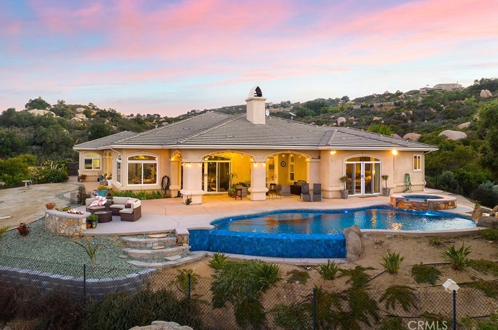 17554 Calle Huerto, Murrieta CA  92562-8745 exterior