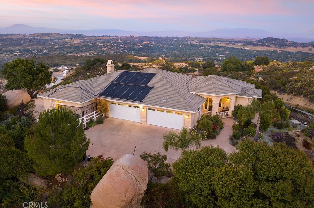 17554 Calle Huerto, Murrieta CA  92562-8745 exterior