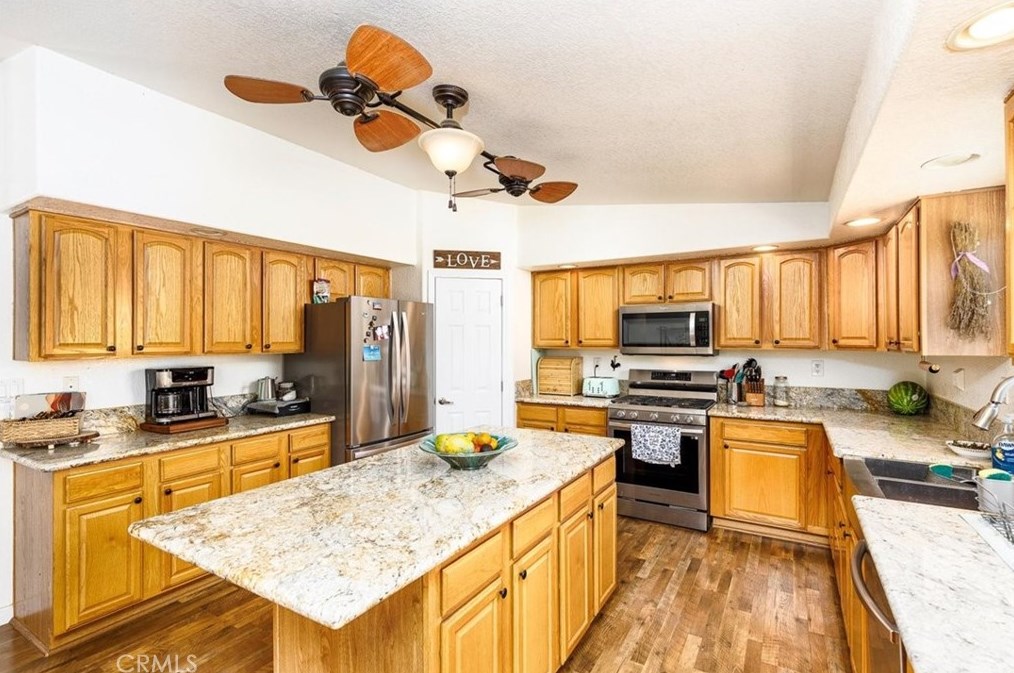 38430 Grn Mdw Rd, Temecula CA 92592-8444 exterior