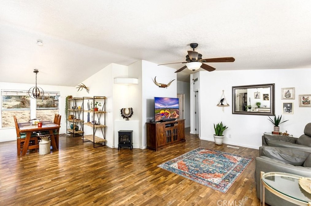 38430 Grn Mdw Rd, Temecula CA 92592-8444 exterior