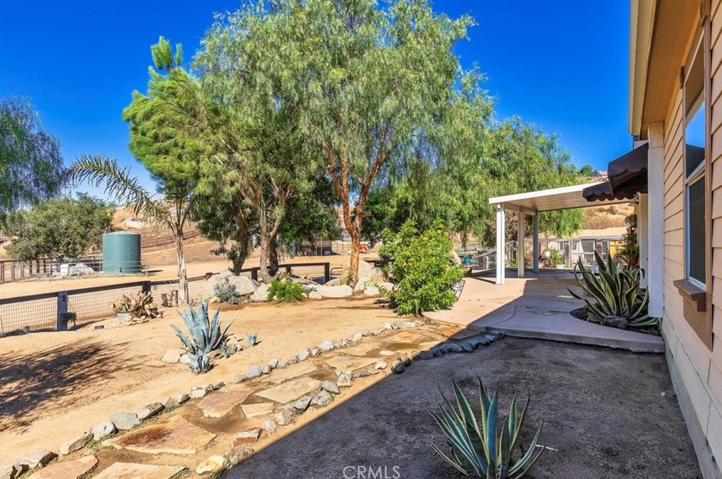 38430 Grn Mdw Rd, Temecula CA 92592-8444 exterior