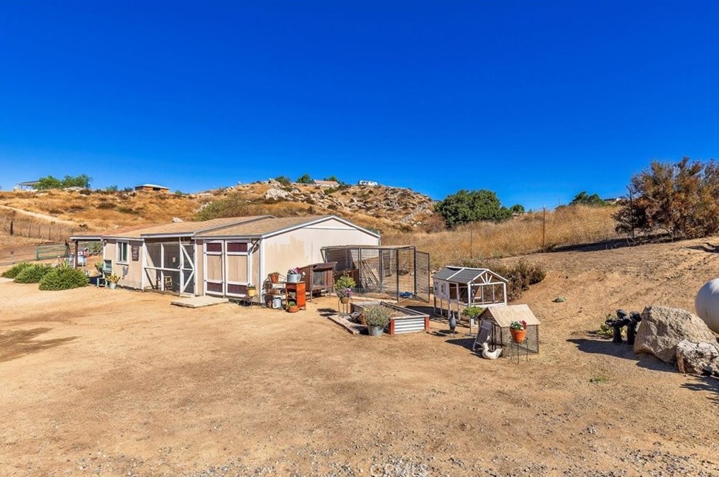 38430 Grn Mdw Rd, Temecula CA 92592-8444 exterior