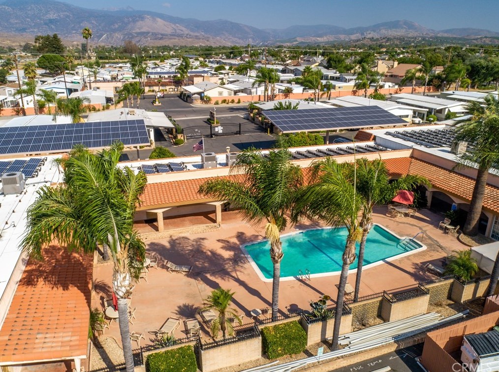 881 Lake St, Hemet CA  92544-1963 exterior