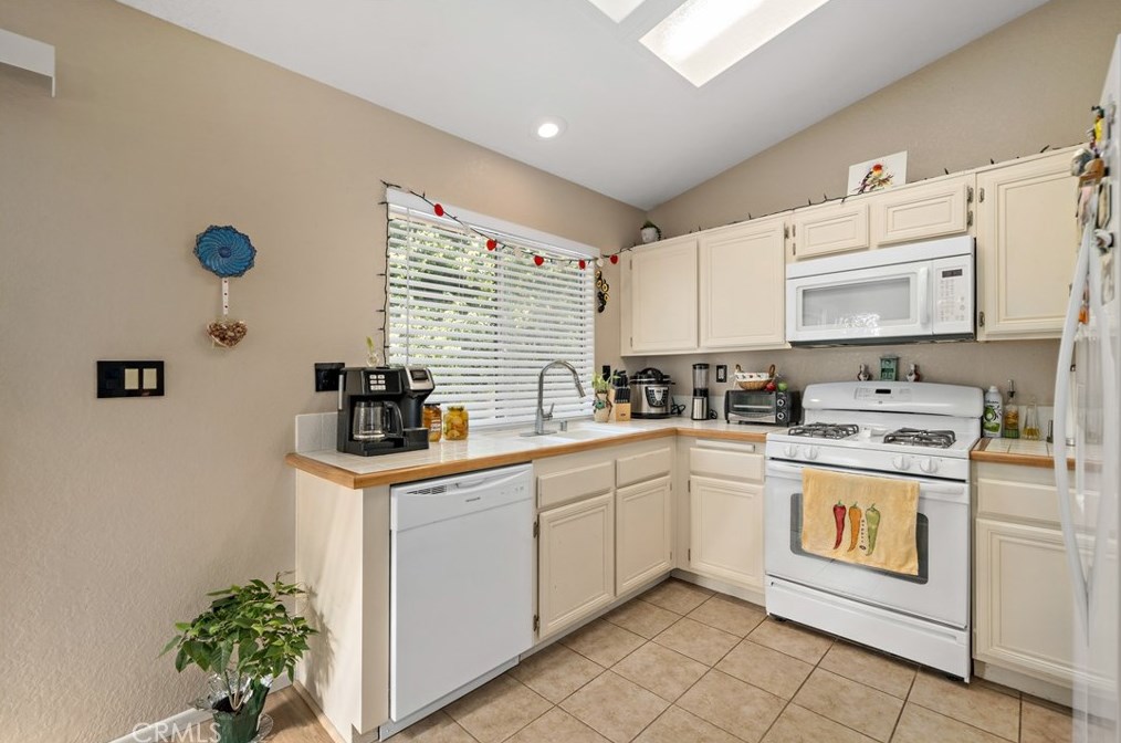 24451 Tuscola Cir, Murrieta CA 92562-4178 exterior