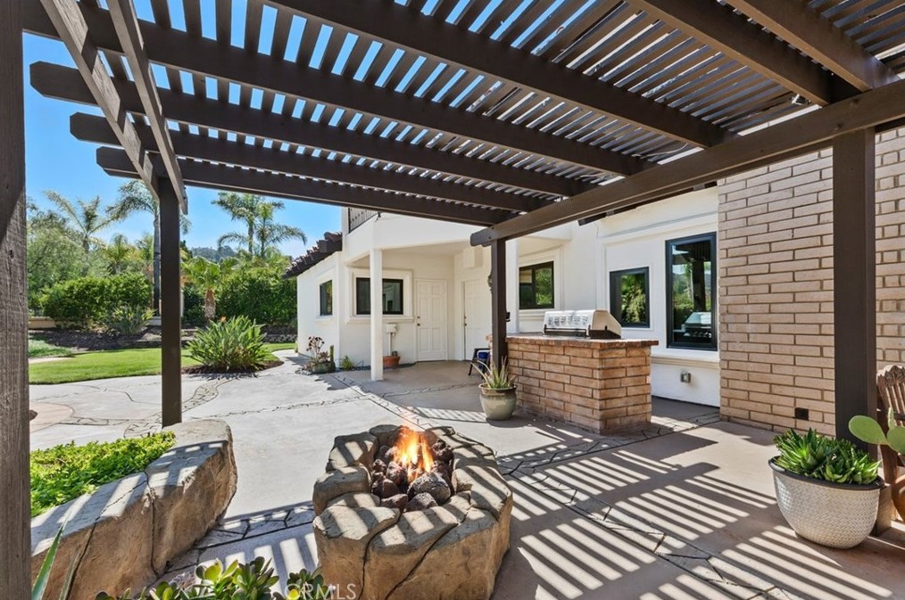 38662 Quail Rdg Dr, Murrieta CA 92562-3065 exterior