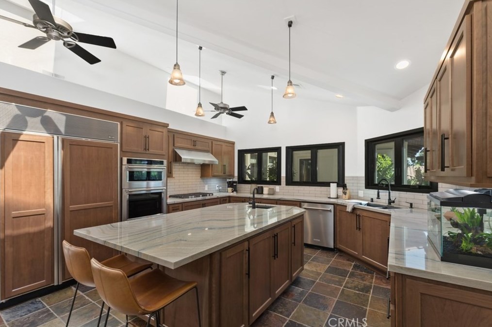 38662 Quail Rdg Dr, Murrieta CA 92562-3065 exterior