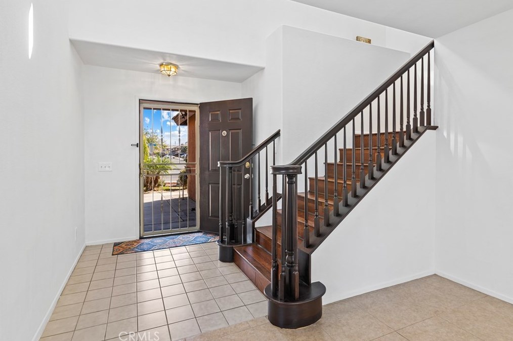 1679 Stoneside Dr, Hemet CA  92545-7003 exterior