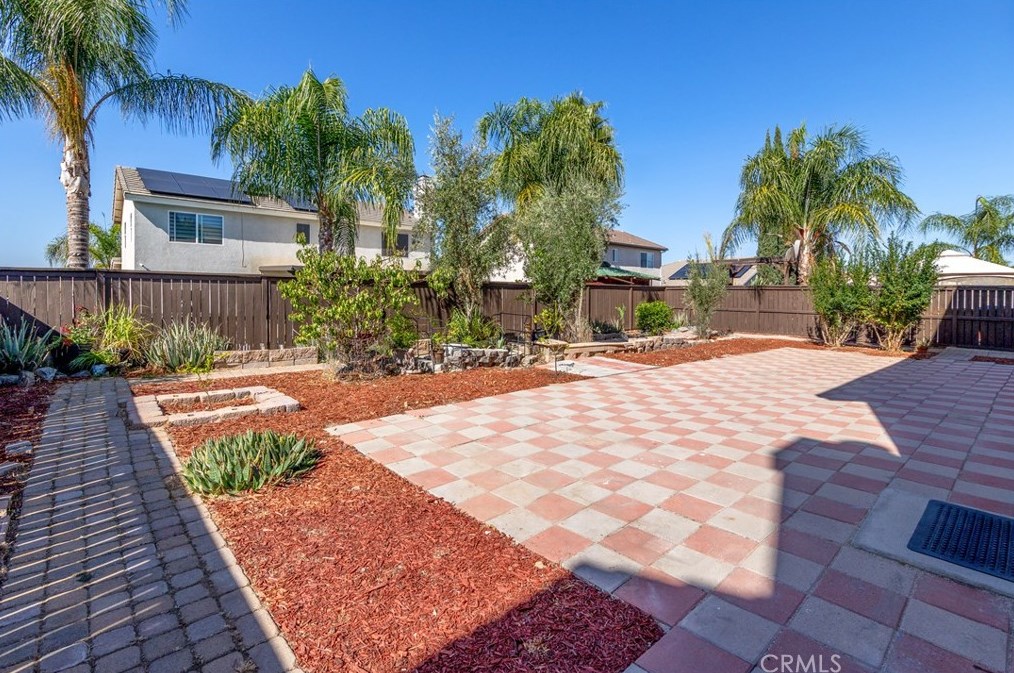 1679 Stoneside Dr, Hemet CA  92545-7003 exterior