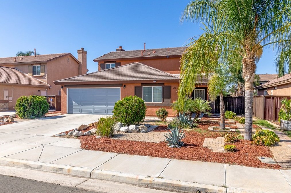 1679 Stoneside Dr, Hemet CA  92545-7003 exterior