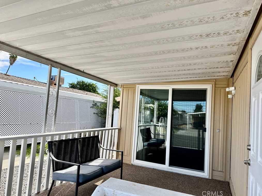 271 Santa Clara Cir, Hemet CA  92543-6932 exterior