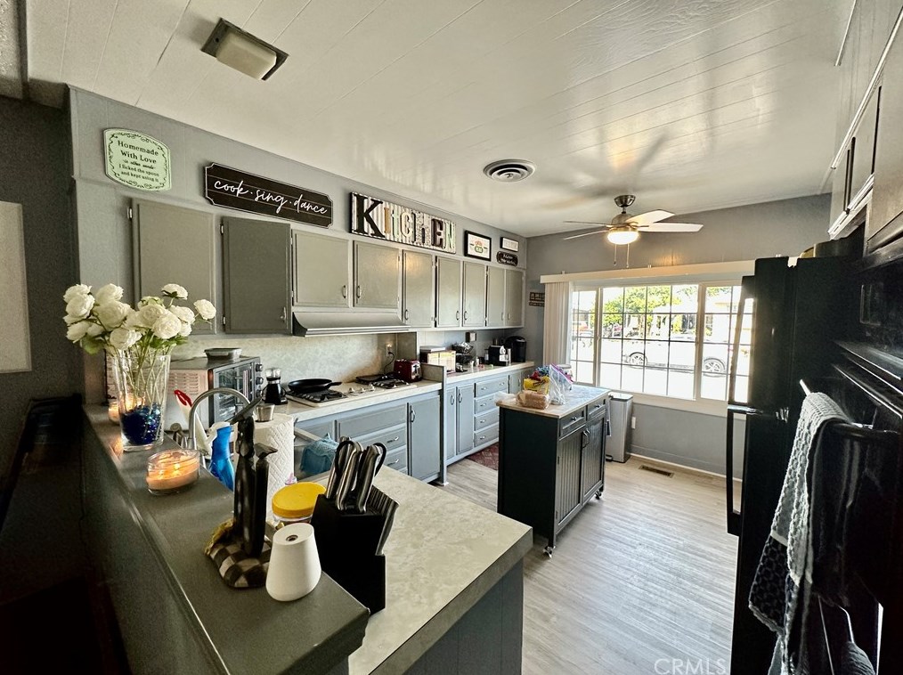 271 Santa Clara Cir, Hemet CA  92543-6932 exterior