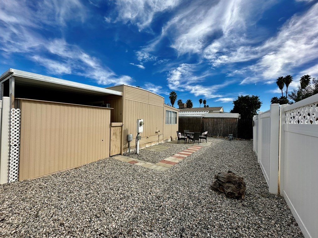 271 Santa Clara Cir, Hemet CA  92543-6932 exterior