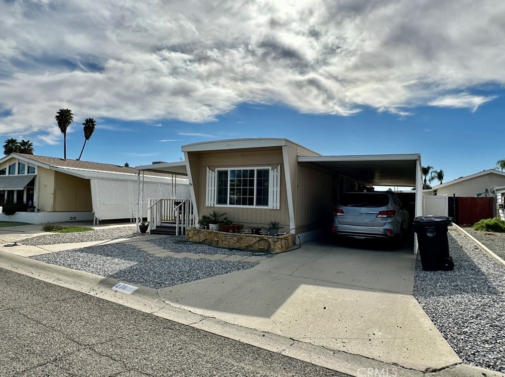 271 Santa Clara Cir, Hemet CA  92543-6932 exterior