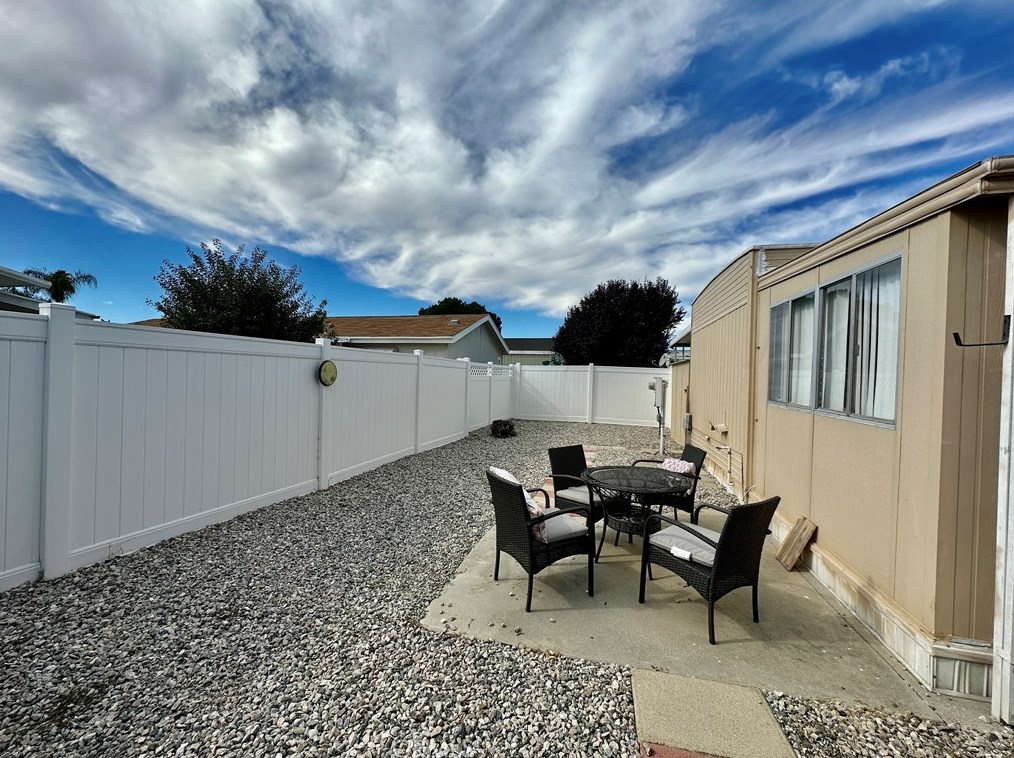 271 Santa Clara Cir, Hemet CA  92543-6932 exterior