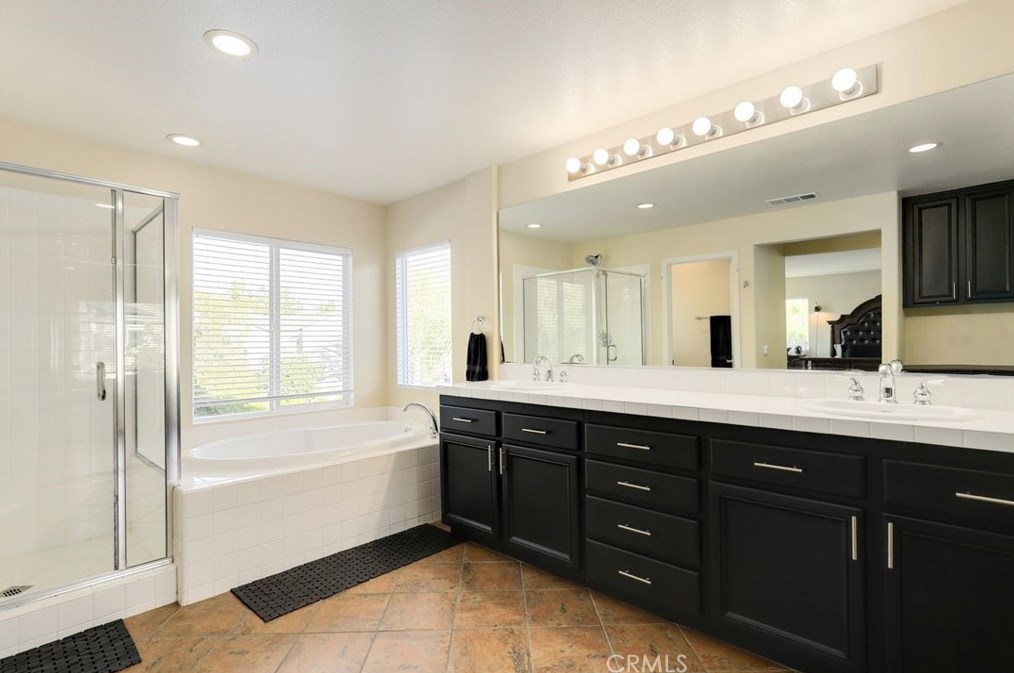 39882 Camden Ct, Temecula CA  92591-5574 exterior