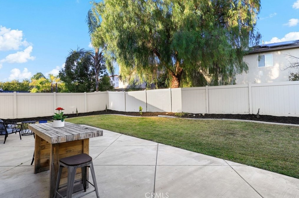 39882 Camden Ct, Temecula CA  92591-5574 exterior