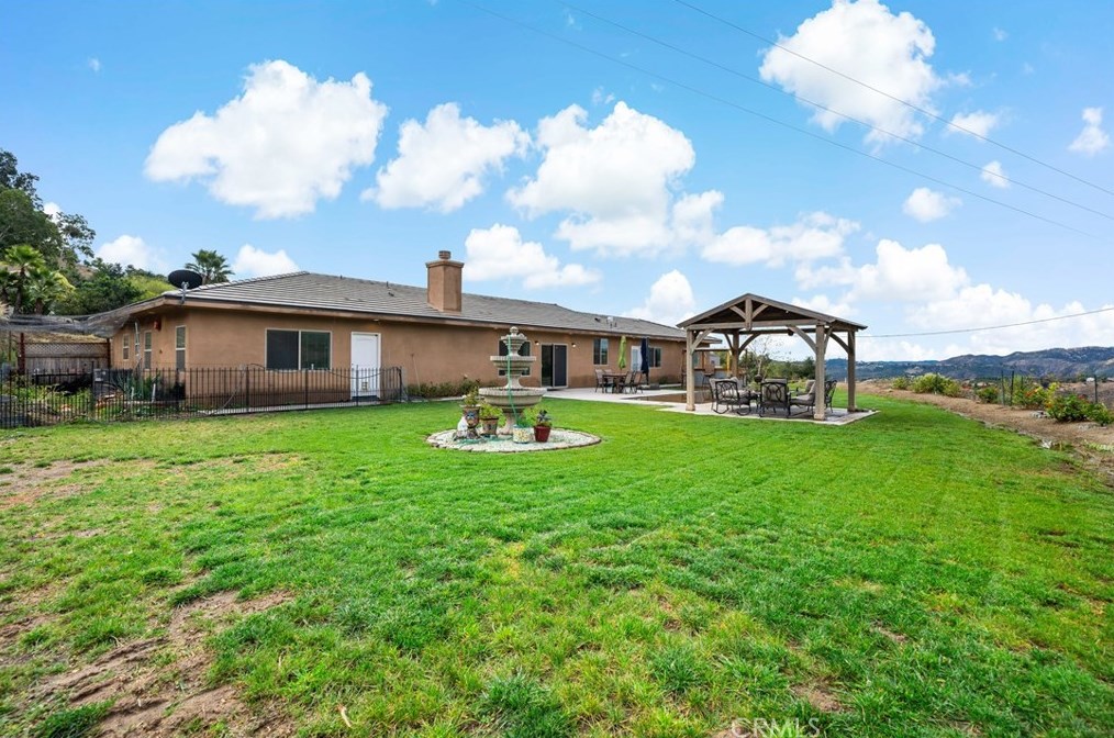 2916 Vista Del Rio, Fallbrook CA  92028-8440 exterior