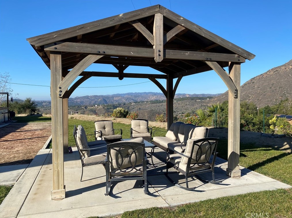 2916 Vista Del Rio, Fallbrook CA  92028-8440 exterior