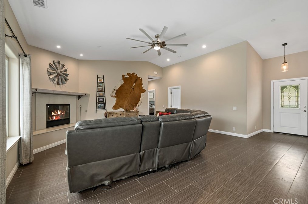 2916 Vista Del Rio, Fallbrook CA  92028-8440 exterior