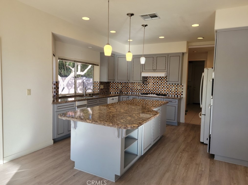 22993 Rosemont Ct, Murrieta CA  92562-3075 exterior