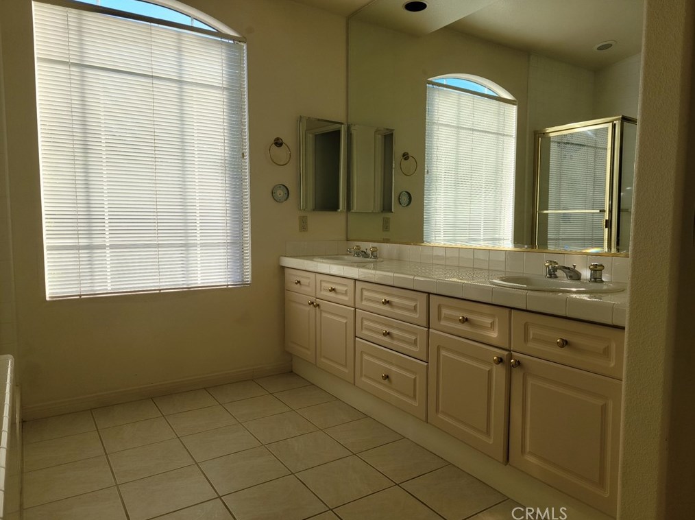 22993 Rosemont Ct, Murrieta CA  92562-3075 exterior