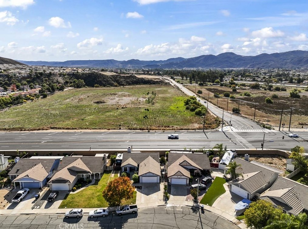 22539 Elbow Creek Trl, Wildomar CA  92595-8499 exterior