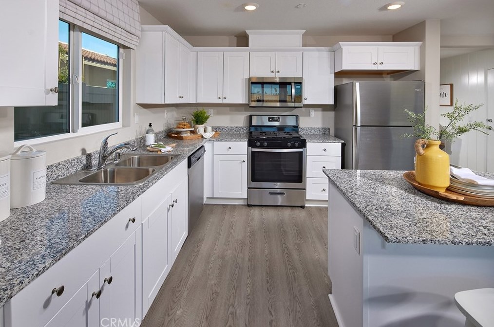 28333 Cats Claw Dr, Winchester CA  92596-8248 exterior