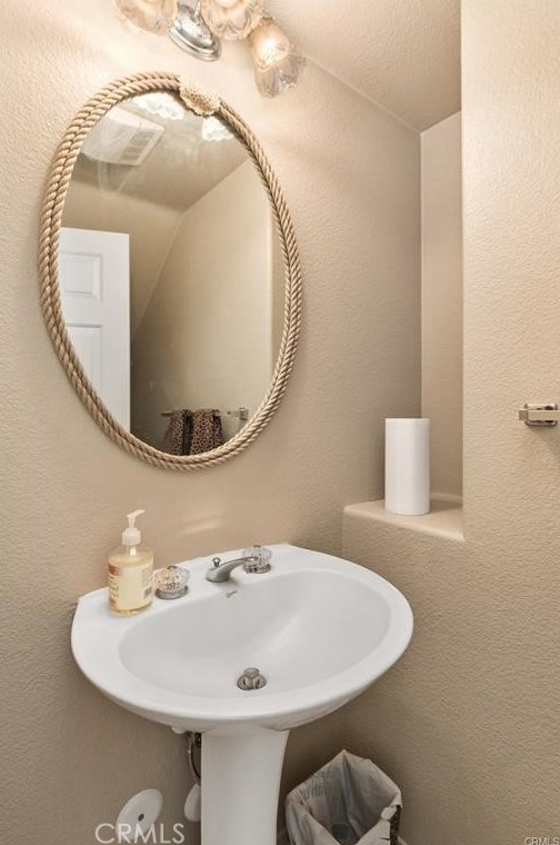 41371 Pine Tree Cir, Temecula CA  92591-7925 exterior