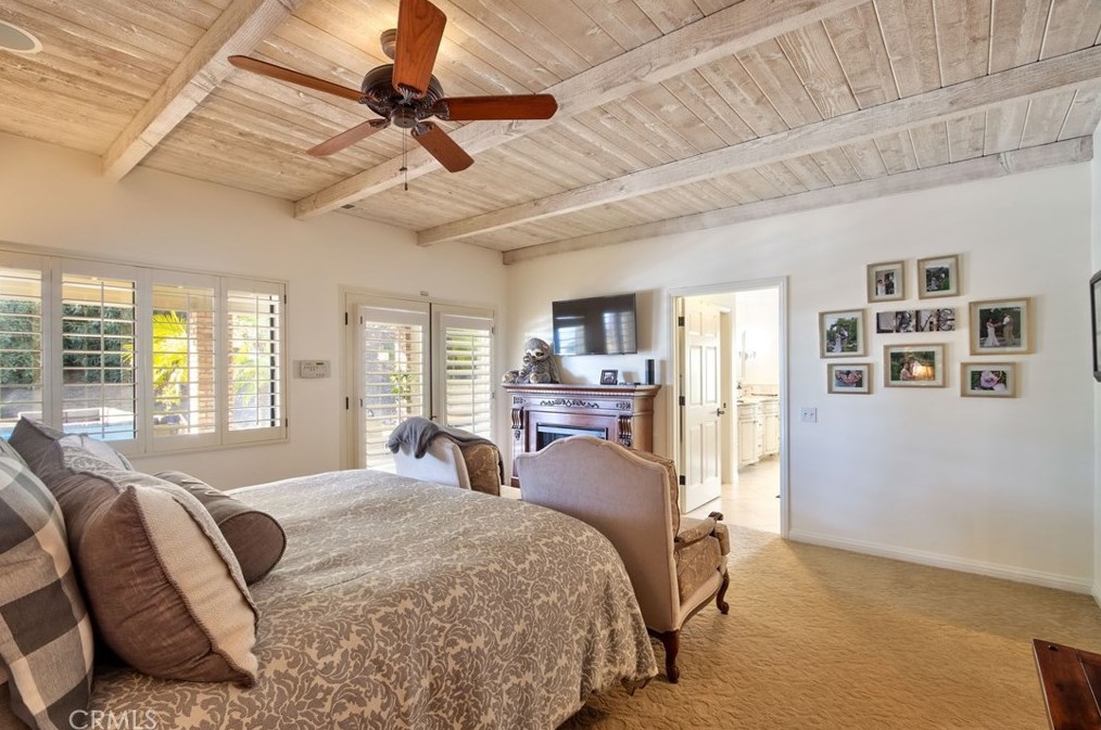 33700 Calle Vis, Temecula CA  92592-9189 exterior