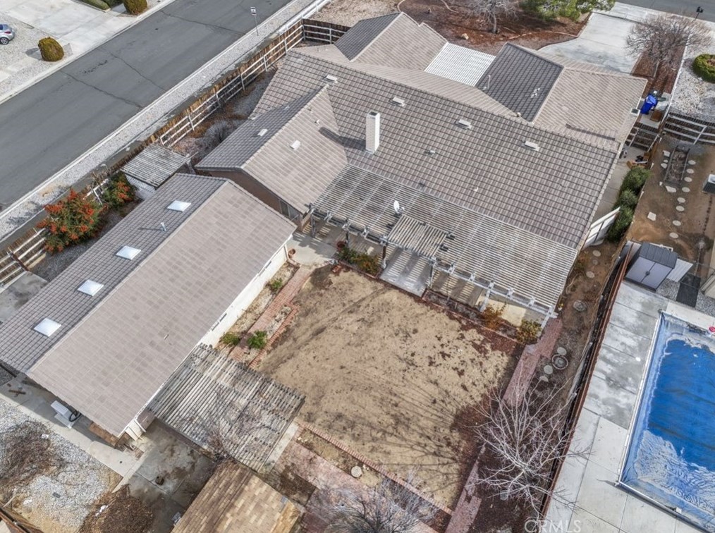 13990 High Falls Trl, Apple Valley CA  92307-5633 exterior