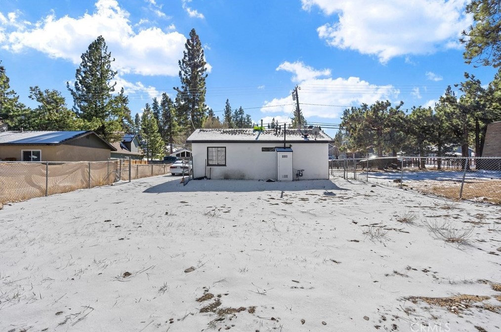 781 Aeroplane Blvd, Big Bear City CA  92314-9633 exterior
