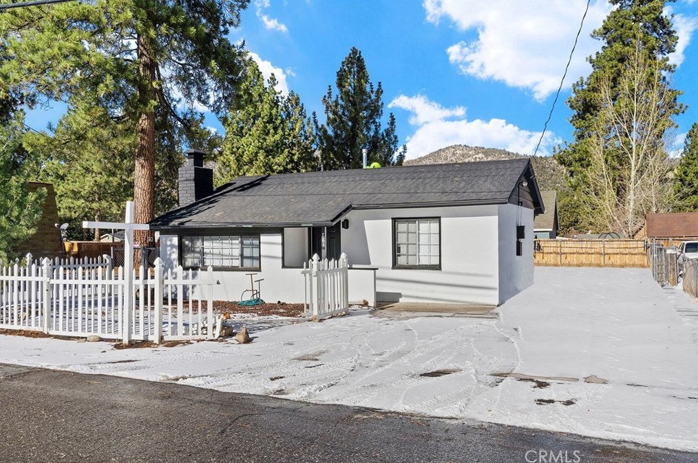 781 Aeroplane Blvd, Big Bear City CA  92314-9633 exterior