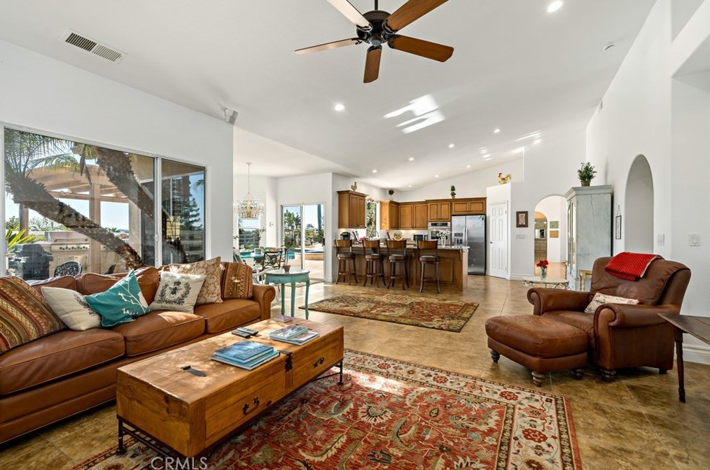 1141 Lorenzo Dr, Fallbrook CA  92028-4563 exterior