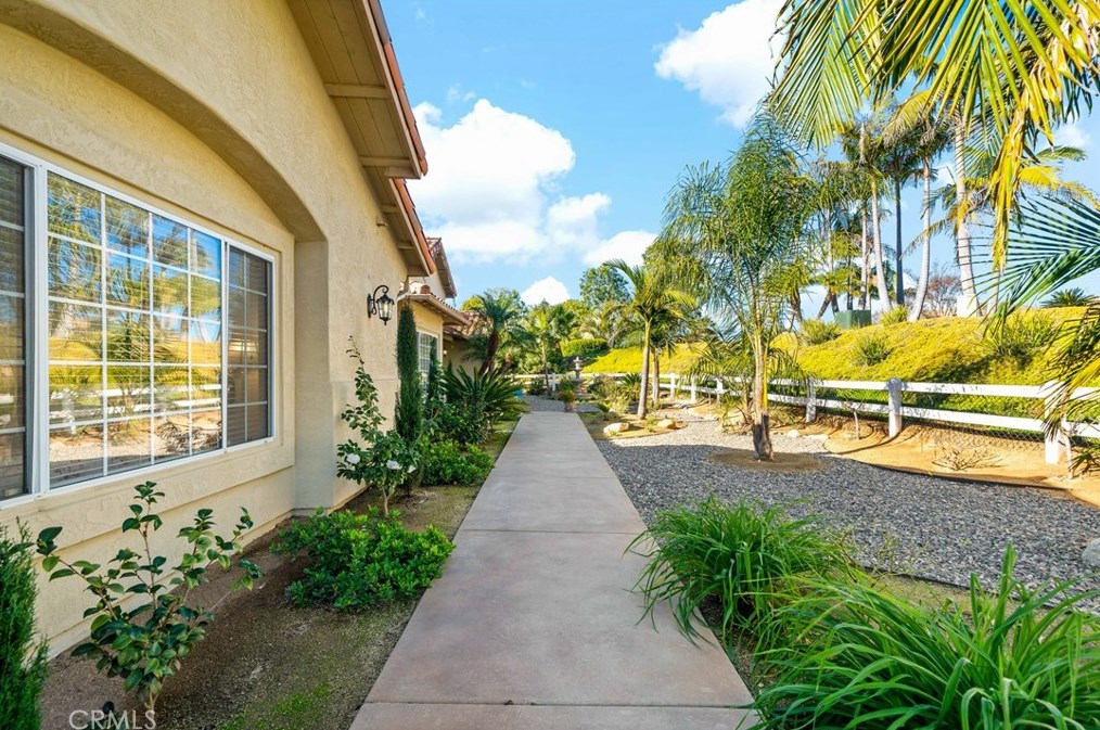 1141 Lorenzo Dr, Fallbrook CA  92028-4563 exterior